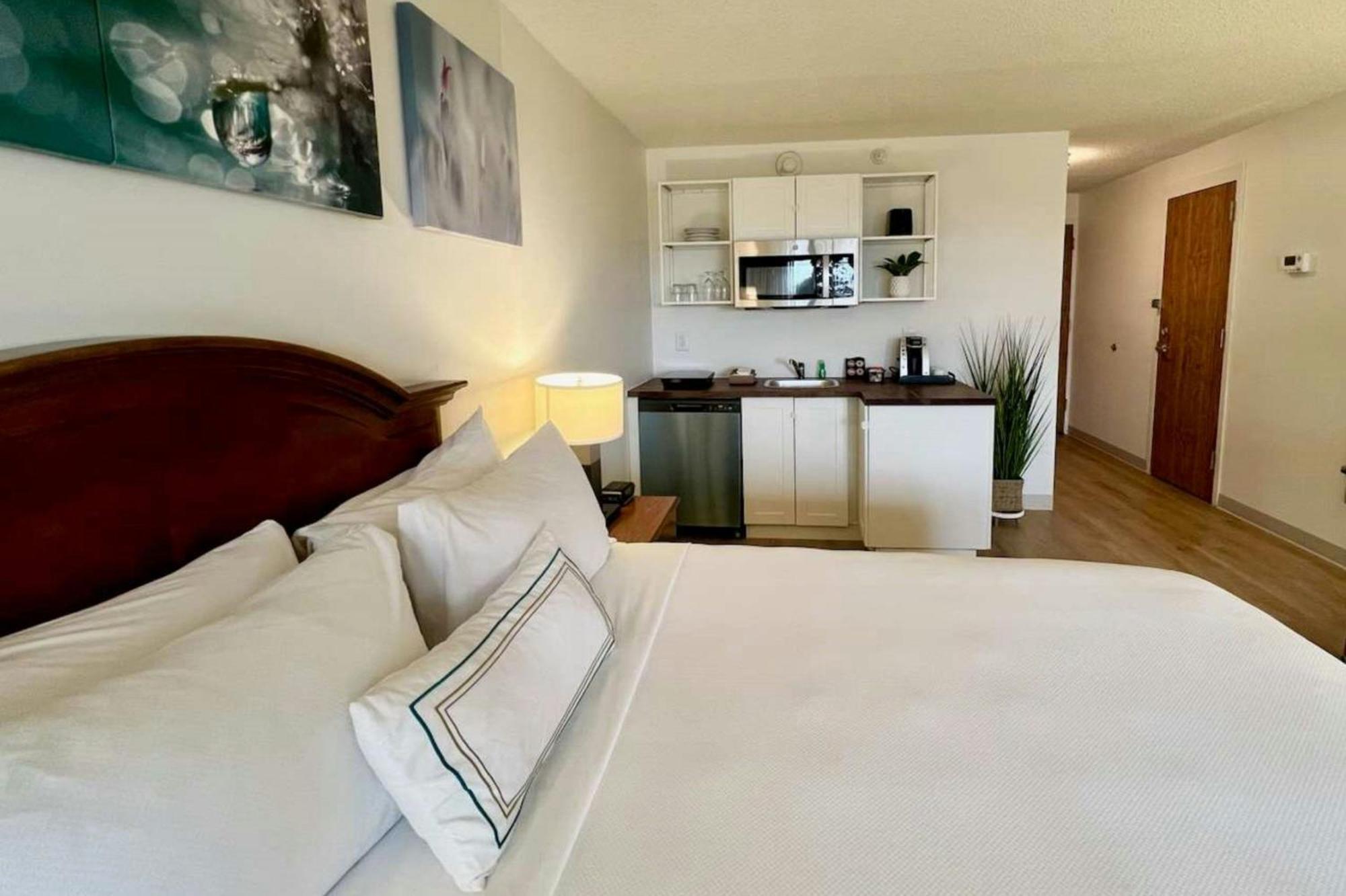 Delta Hotels By Marriott Mount Pleasant Расин Екстериор снимка