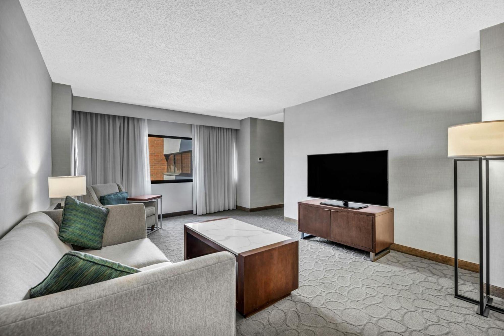 Delta Hotels By Marriott Mount Pleasant Расин Екстериор снимка