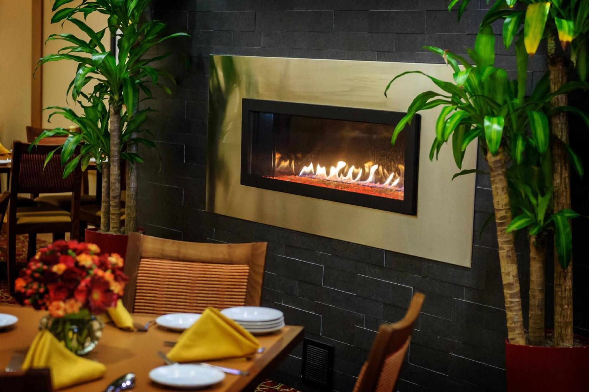 Delta Hotels By Marriott Mount Pleasant Расин Екстериор снимка