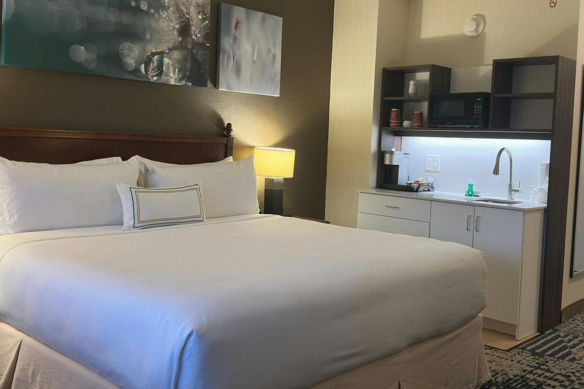 Delta Hotels By Marriott Mount Pleasant Расин Екстериор снимка
