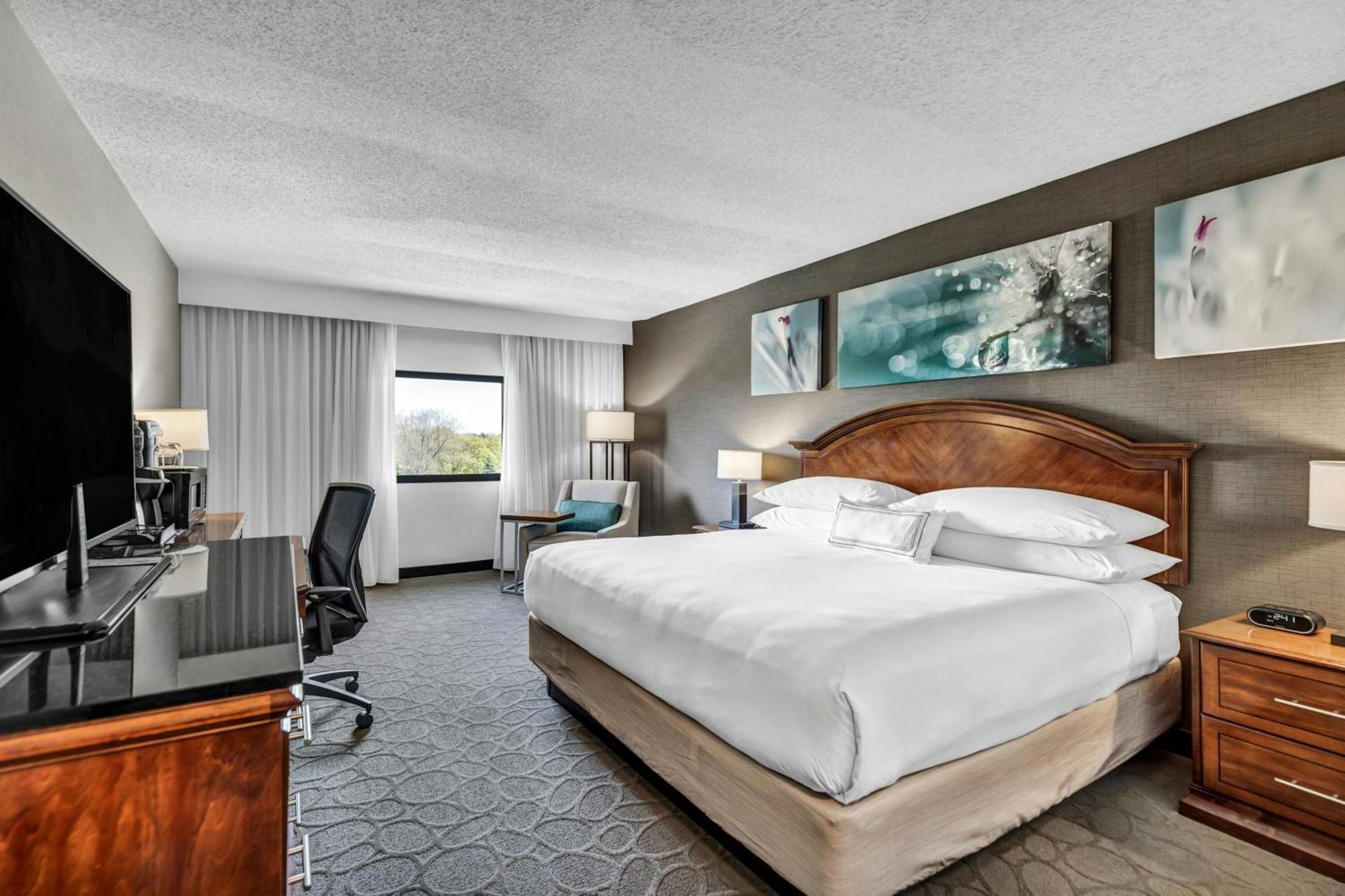 Delta Hotels By Marriott Mount Pleasant Расин Екстериор снимка