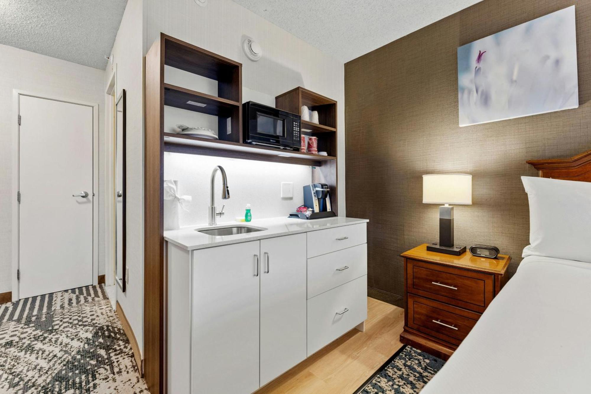 Delta Hotels By Marriott Mount Pleasant Расин Екстериор снимка