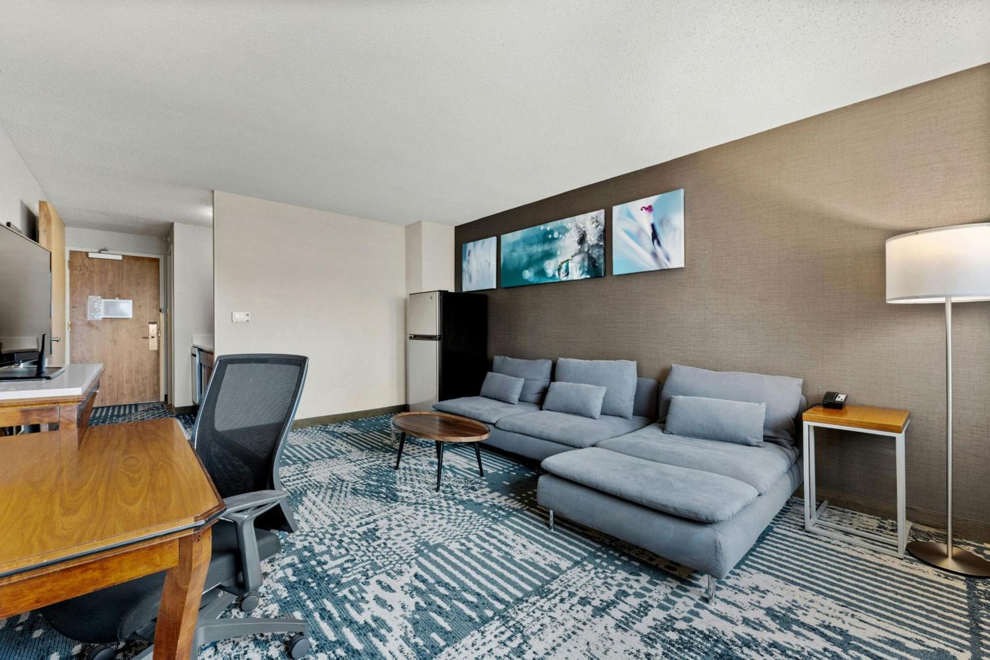 Delta Hotels By Marriott Mount Pleasant Расин Екстериор снимка