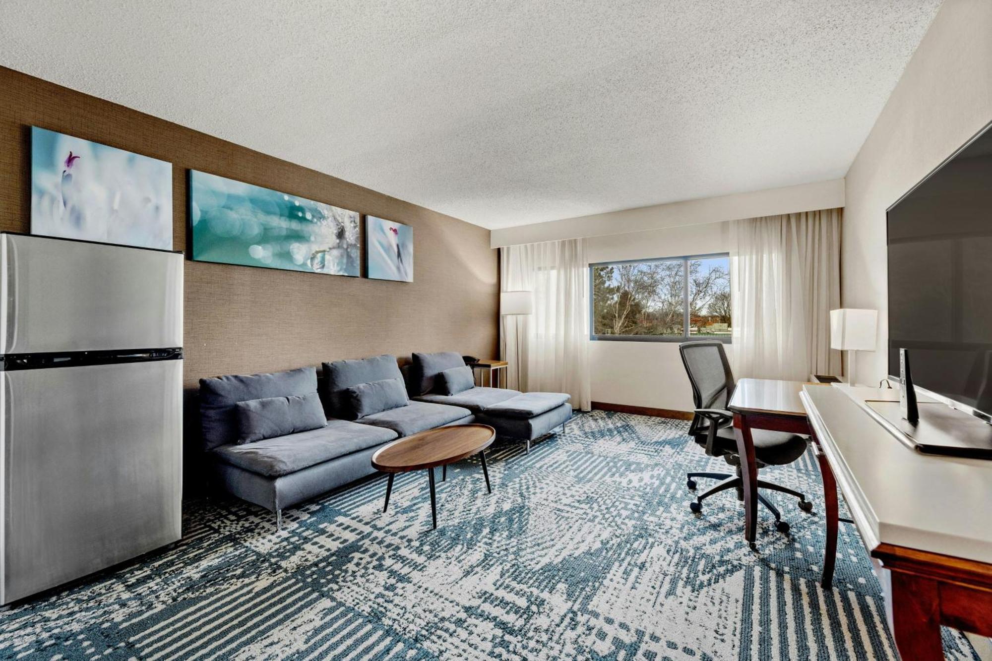 Delta Hotels By Marriott Mount Pleasant Расин Екстериор снимка