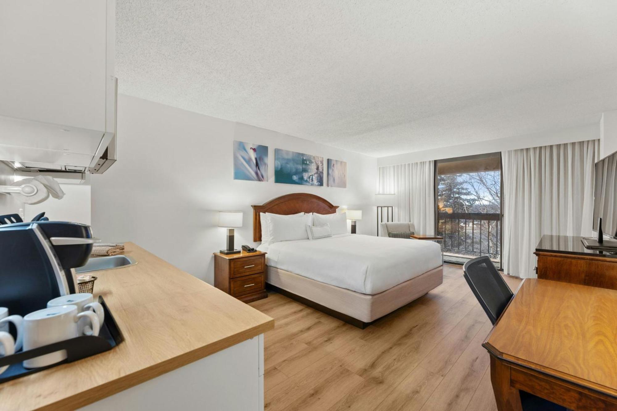 Delta Hotels By Marriott Mount Pleasant Расин Екстериор снимка