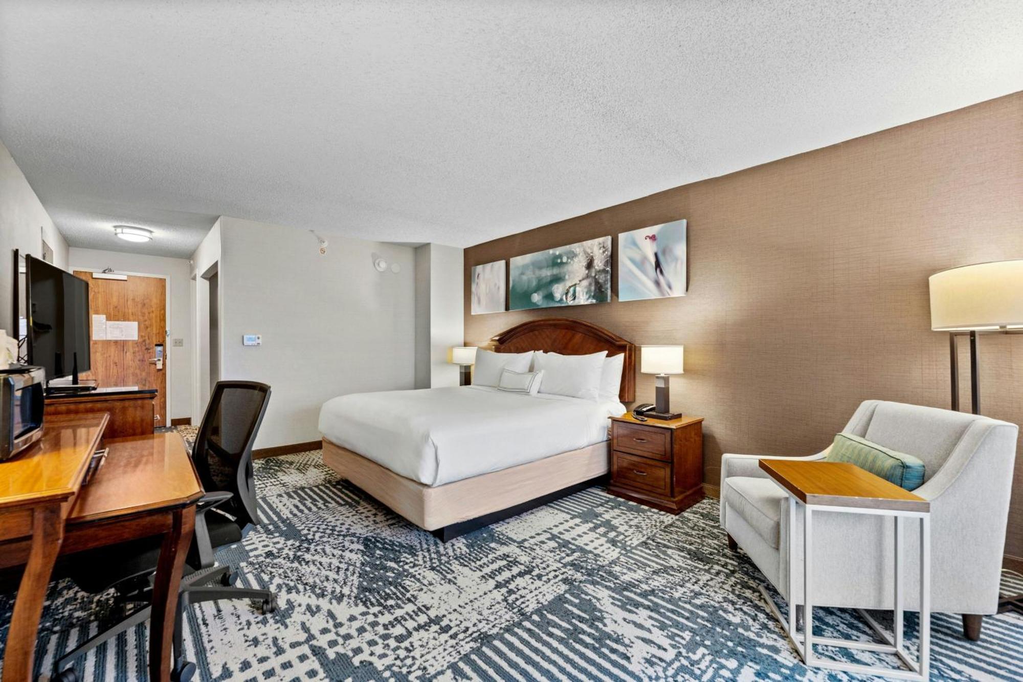 Delta Hotels By Marriott Mount Pleasant Расин Екстериор снимка