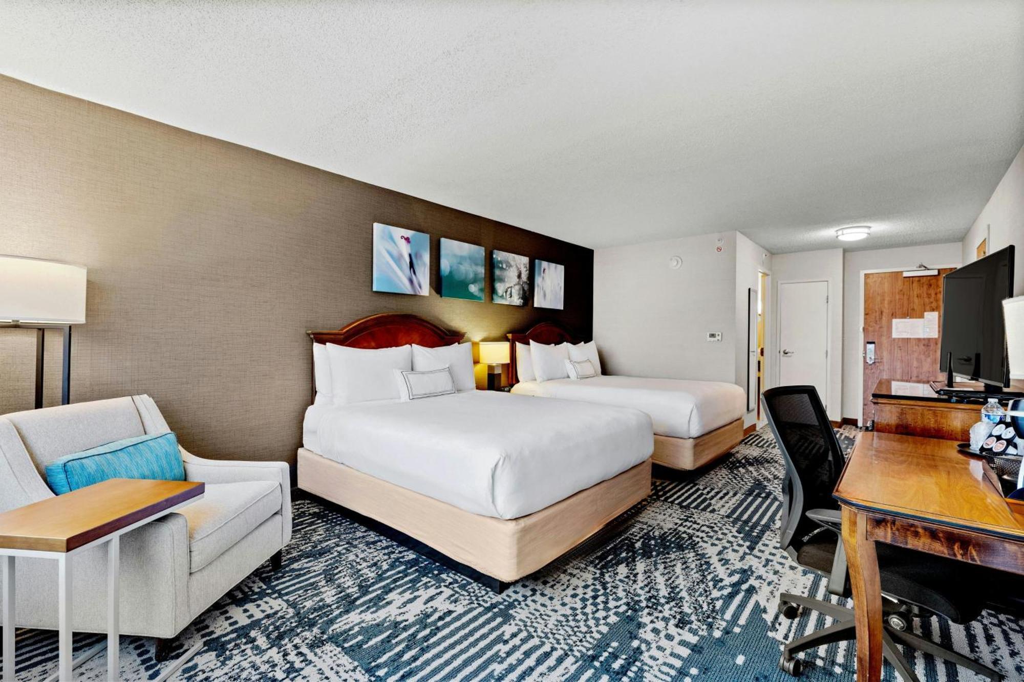 Delta Hotels By Marriott Mount Pleasant Расин Екстериор снимка